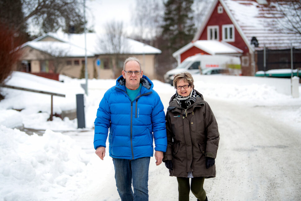 Fritiden använder Hans Hedström till att bygga upp hälsan, bland annat med promenader med hustrun. Foto: Ulf Palm