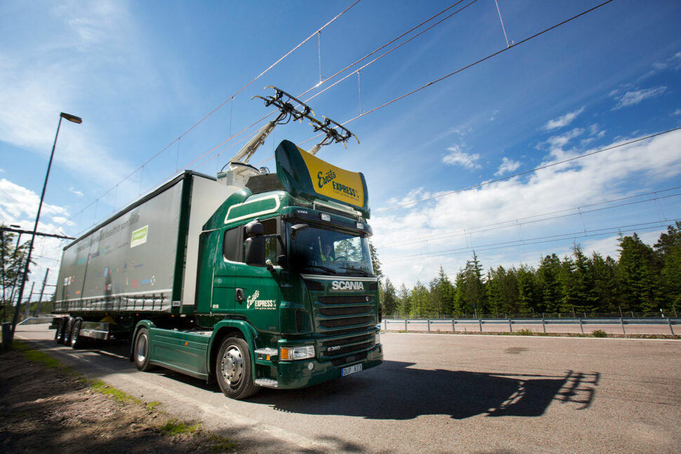 Den första elvägen invigdes sommaren 2016 på E16 utanför Sandviken. Foto: Tobias Ohls