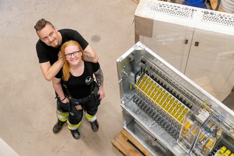 Mikael Ålander och Ebba Gladh blev ett par på sin arbetsplats. Foto: Alexander von Sydow