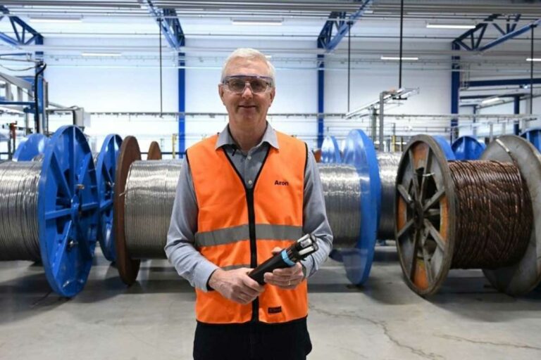 Aron Andersson, produktchef elnät på Nexans.