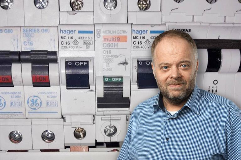 Mikael Hylander, Hager.