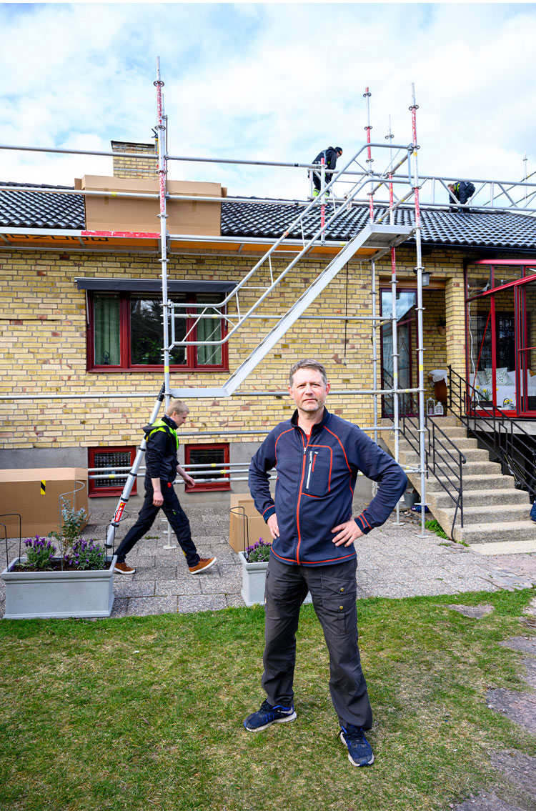 Villaägaren Magnus Nilssons grannar hade inte märkt att solcellerna hade börjat installeras.