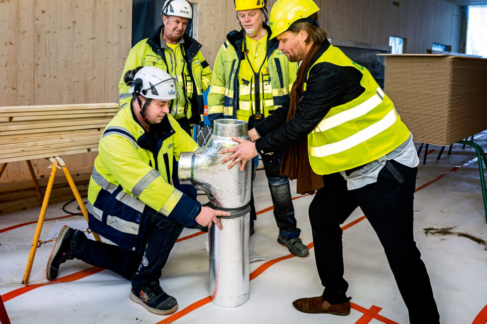 Praktiskt handhavande med Ventabs Mikael Holmstedt, Bo Sjöfjord, Bo Malmström och instruktören Jarl Bengtson från Climate Recovery. Foto: Sören Håkanlind