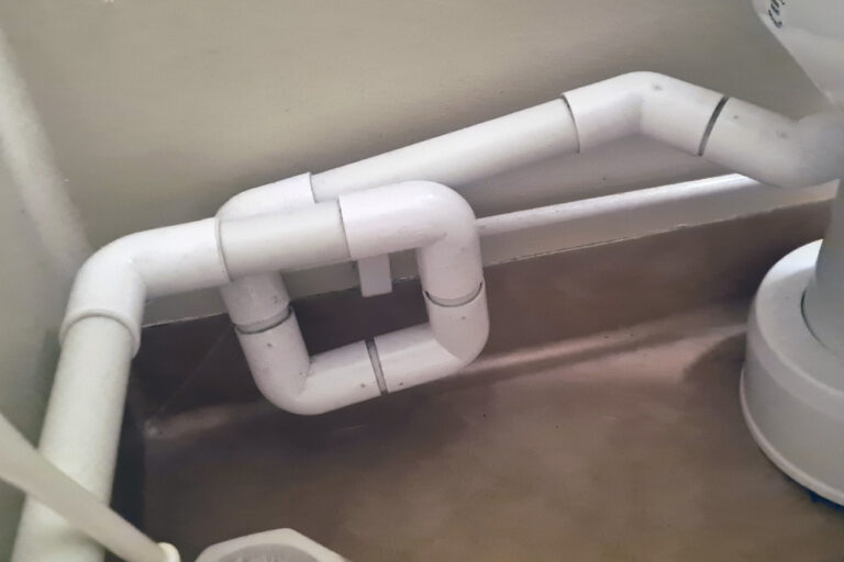 Det här röret ser ut att behöva lite kiropraktik. Foto: Belal Khalil