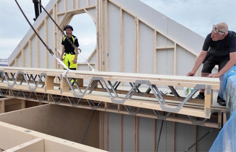 De prefabricerade kassetterna har plats för alla installationer.