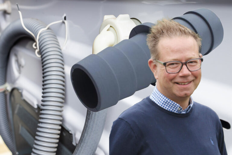 Får man skarva avlopp på tvättmaskinen och ansluta på avlopp till handfat? Pierre Lundborg på Säker Vatten reder ut.