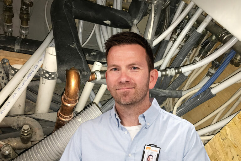 Besiktaren Mathias Eriksson efterlyser tydligare krav på prydliga VVS-installationer.