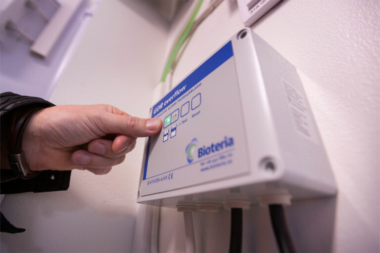 Larmet går om nivån blir för hög i fettavskiljaren. Foto: Jesper Mott