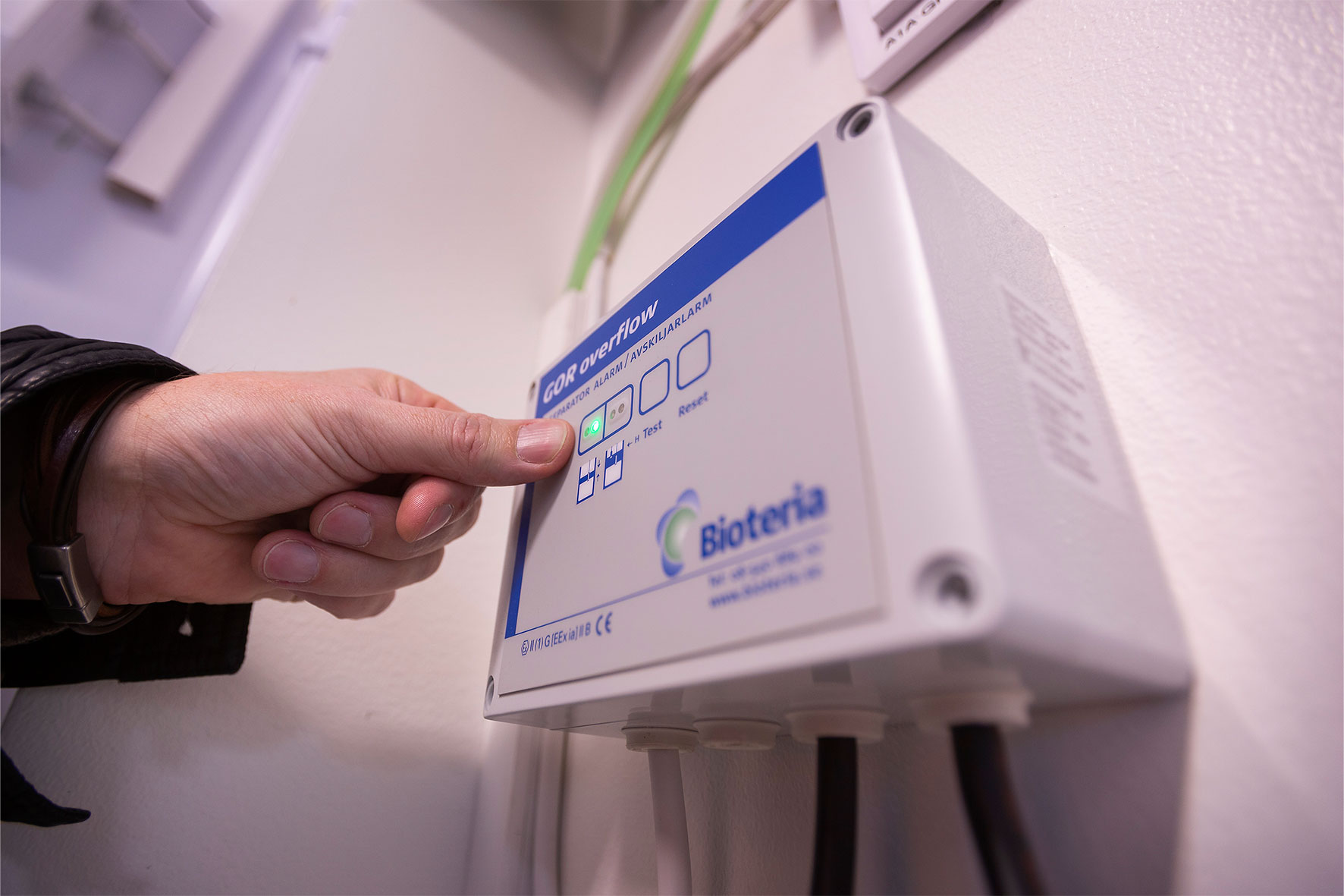 Larmet går om nivån blir för hög i fettavskiljaren. Foto: Jesper Mott