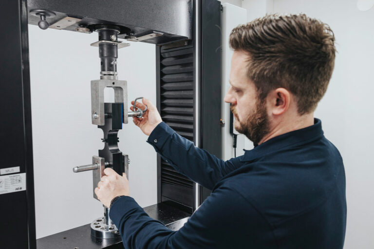 En stumsvetsfog provas i labbet av Kenny Constanzo. Foto: Daniel Nilsson