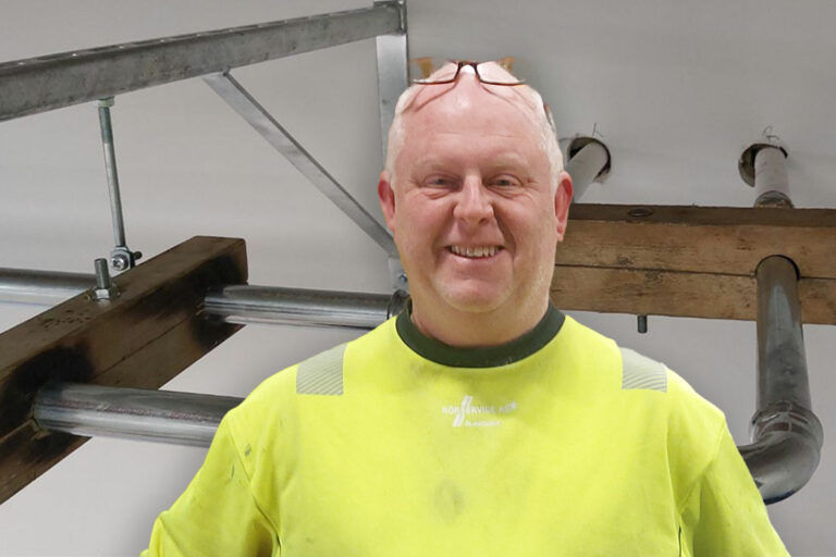 Rörföretagaren Håkan Nilsson med sin egen uppfinning