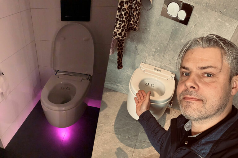 Ulf Thorén på Geberit med duschhtoaletten som har automatisk orienteringsbelysning. Foto: privat