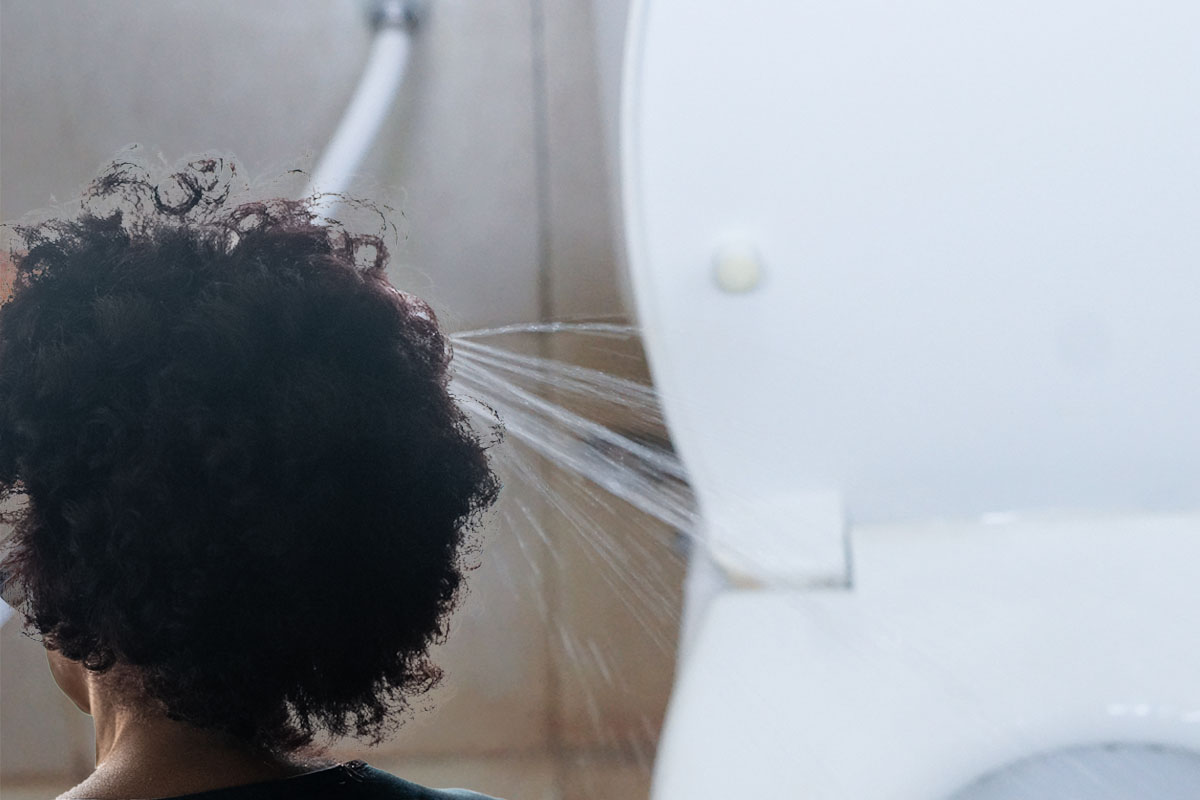 Kvinnans duschvanor ansågs ha orsakat vattenskadan.