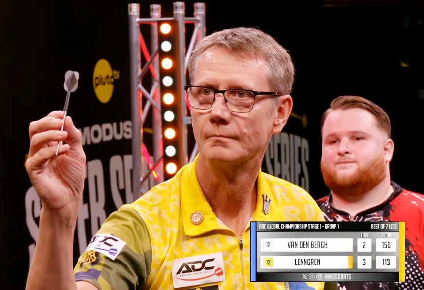 Bild från när Roland Lenngren spelade i England i december, 72 spelare i startfältet som kvalat in från hela världen och vinnaren gick hem med 60 000 pund. Roland Lenngrens motståndare i bilden är regerande mästaren i Swedish Open.